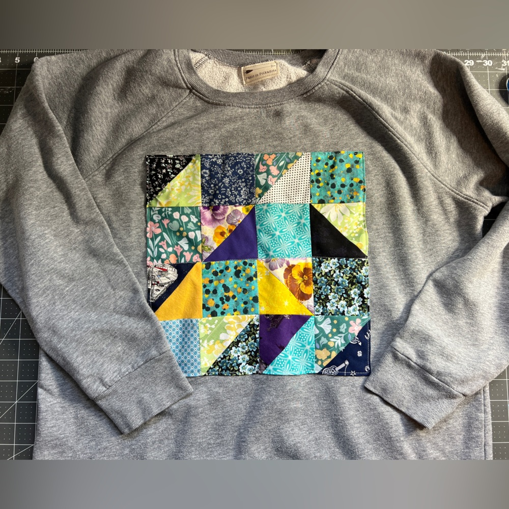💐Unique Quilty Sweatshirt!💐 - Picture 4 of 16